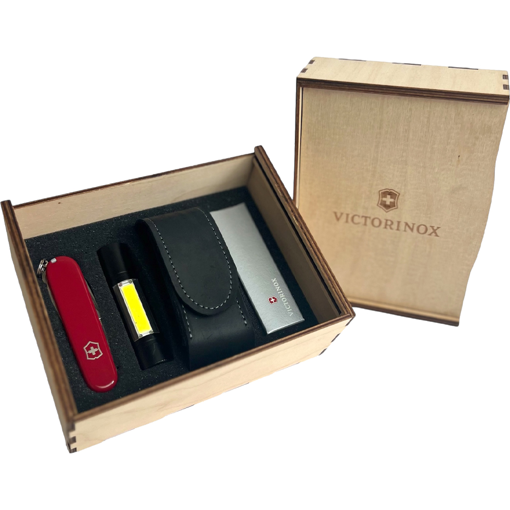 Подарочный комплект Victorinox Spartan Red 1.3603 + трещотка + биты + фонарь + чехол